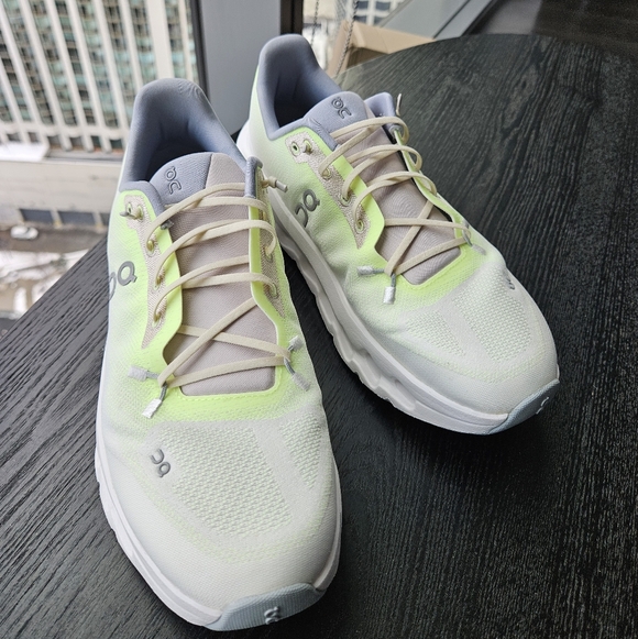 On Running White and Lemon Cloudtilt Athletic Sneakers - Size 9.5 - Picture 2 of 4